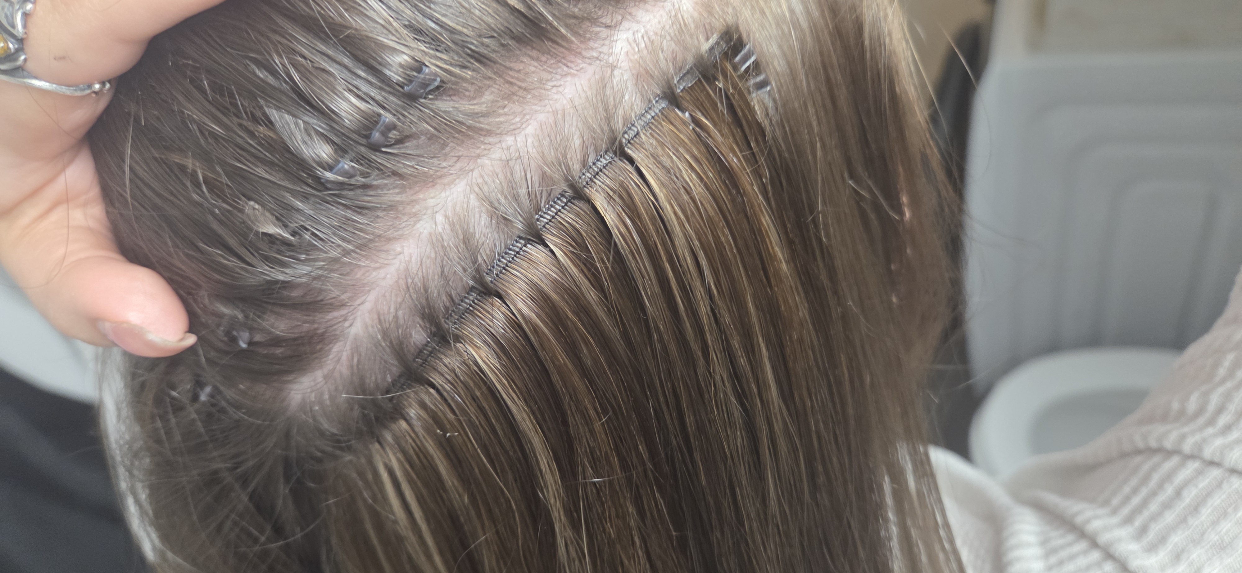 Detail Genius Weft microkraaltjes hair extensions Slavic Glow