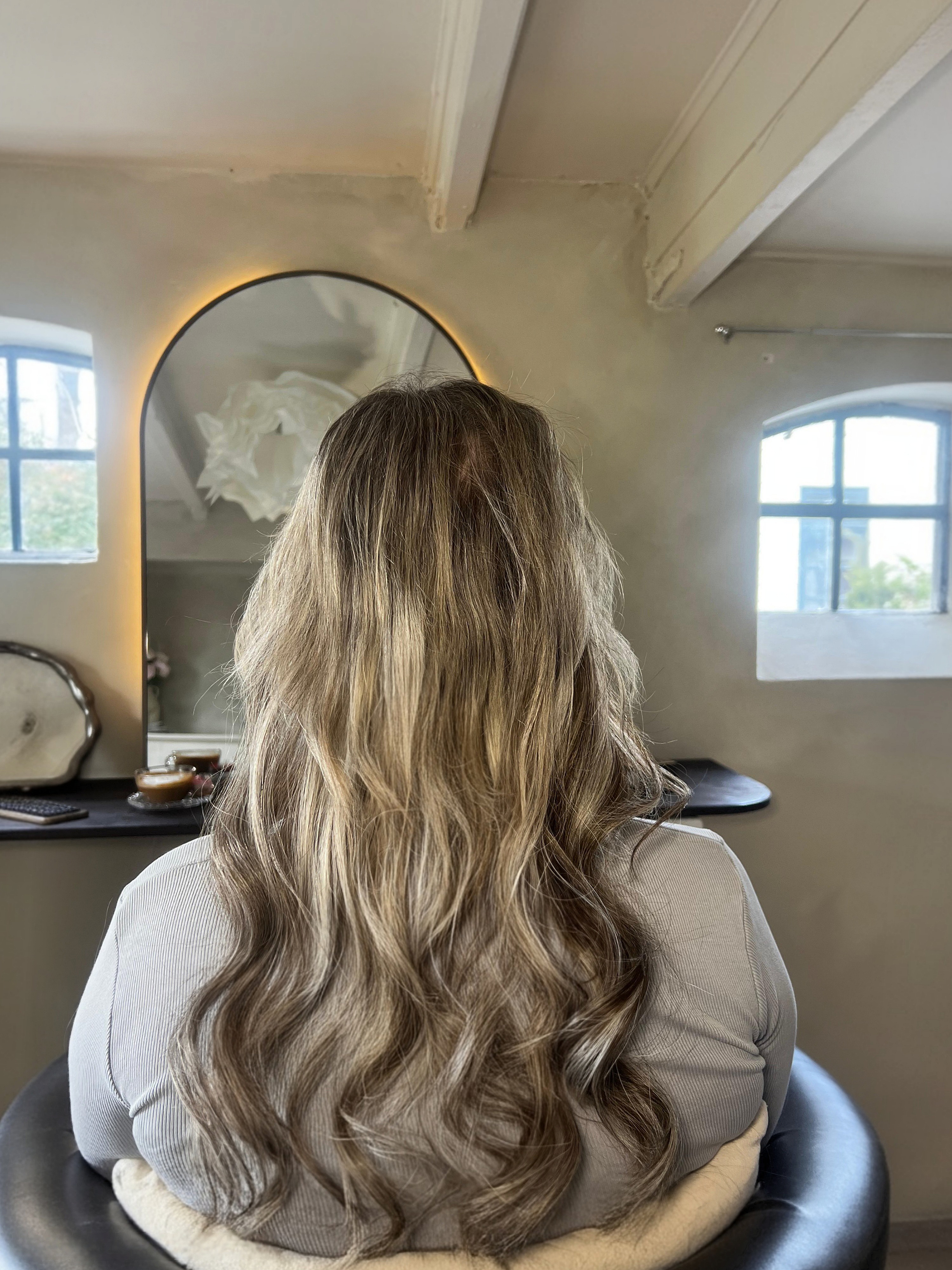 Hair extensions Ede — na, lange blonde balayage waves
