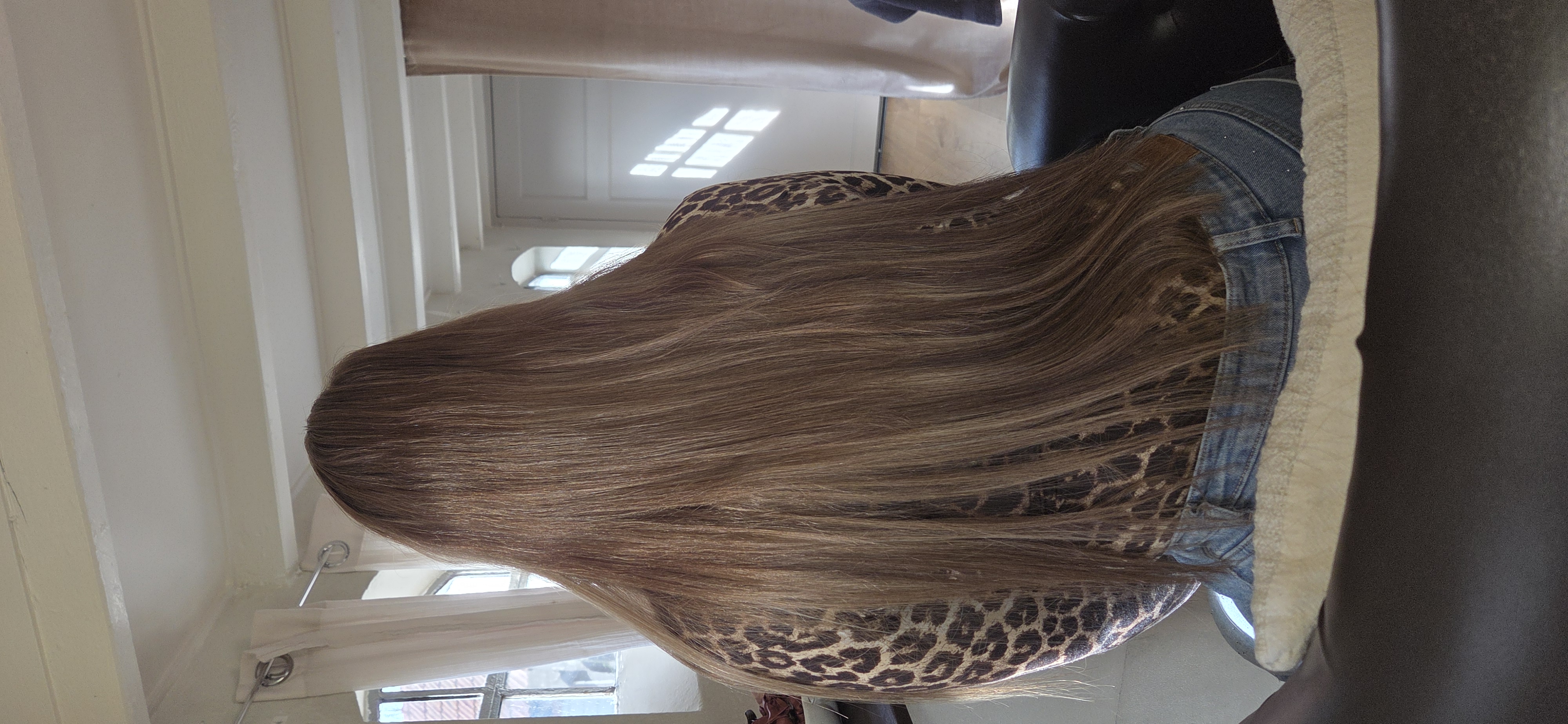 Resultaat hair extensions — lange sleek straight brown hair